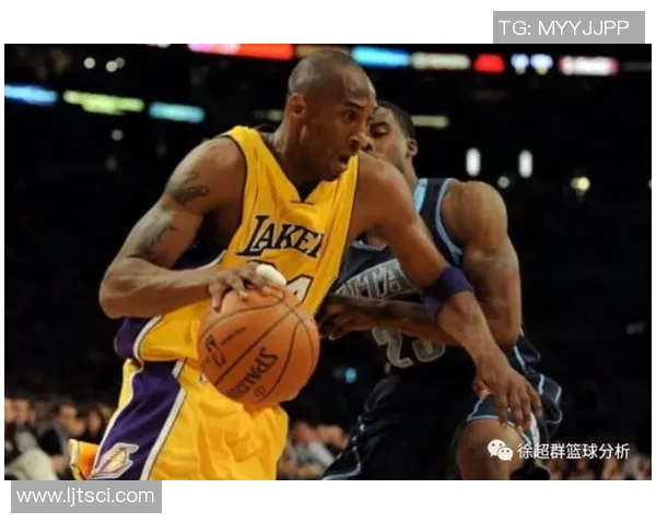 镜头捕捉：篮球八卦赛场小动作引发热议