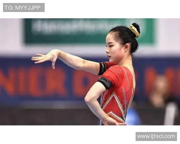 中国体操女队演练新难度动作，网友赞叹不已